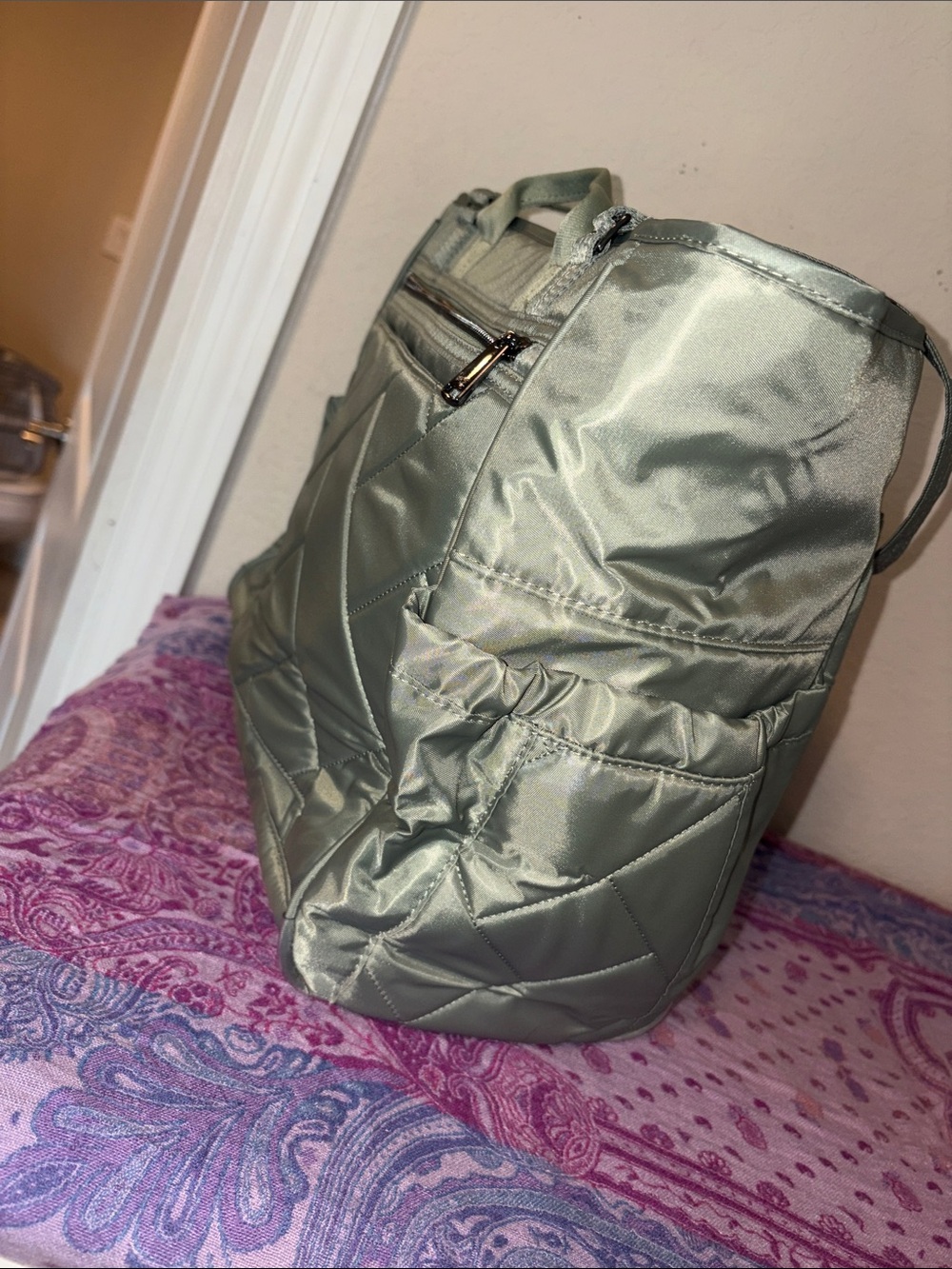 Lug Cabby Se Sage Green with Daisies - Picture 8 of 12